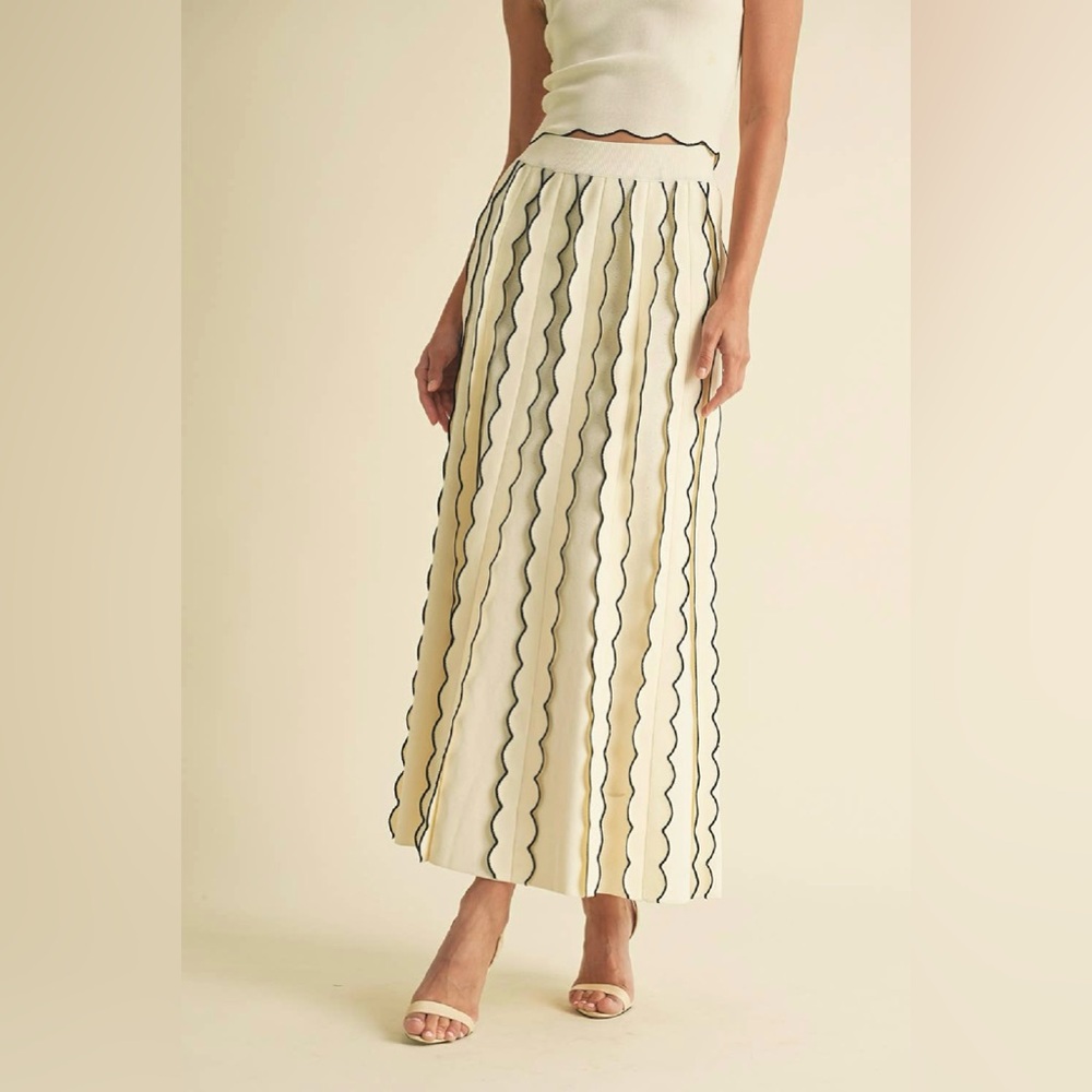 NWT Boutique Juliet Scalloped Sweater Knit 2-Piece Set – Cream/Black - Picture 4 of 12